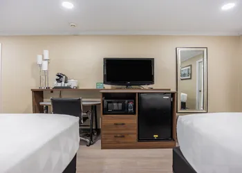 Holiday Inn Plainview-Long Island by IHG hotel thumbnail 7
