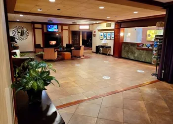 Cortina Inn hotel thumbnail 2