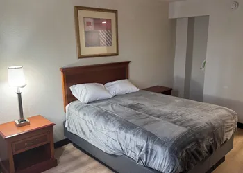 Cortina Inn hotel thumbnail 3