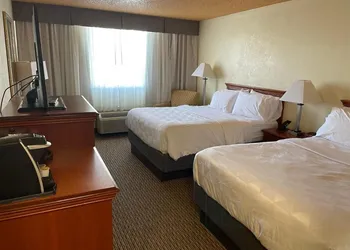Cortina Inn hotel thumbnail 5