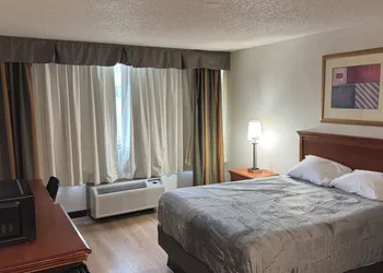 Cortina Inn hotel thumbnail 6
