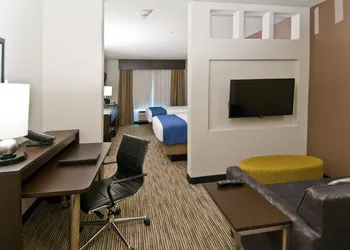 Holiday Inn Austin Airport by IHG hotel thumbnail 3