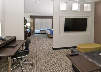 Holiday Inn Austin Airport by IHG hotel thumbnail 6