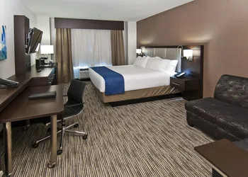 Holiday Inn Austin Airport by IHG hotel thumbnail 7