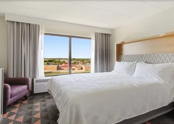 Holiday Inn Chicago Nw Crystal Lk Conv Ctr by IHG hotel thumbnail 5