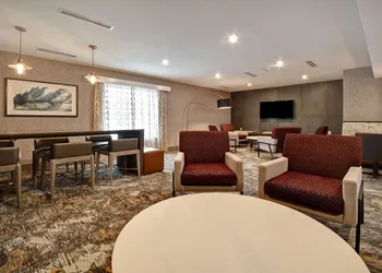 DoubleTree by Hilton St. Louis Airport hotel thumbnail 2