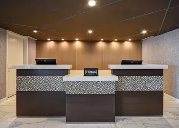 DoubleTree by Hilton St. Louis Airport hotel thumbnail 4