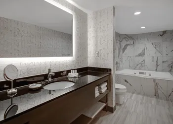 Crowne Plaza Auburn Hills by IHG hotel thumbnail 3