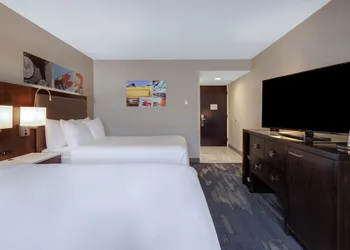 Crowne Plaza Auburn Hills by IHG hotel thumbnail 5