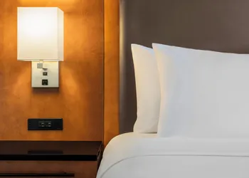 Crowne Plaza Auburn Hills by IHG hotel thumbnail 7