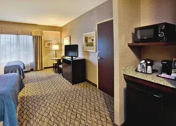 Holiday Inn Detroit Metro Airport by IHG hotel thumbnail 4