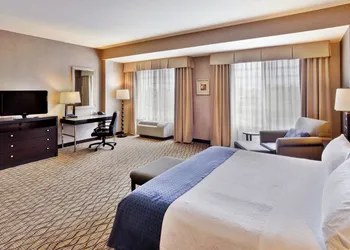 Holiday Inn Detroit Metro Airport by IHG hotel thumbnail 5