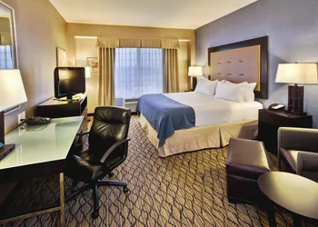 Holiday Inn Detroit Metro Airport by IHG hotel thumbnail 6