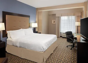 Holiday Inn Detroit Metro Airport by IHG hotel thumbnail 7