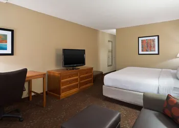 Holiday Inn Cincinnati-Riverfront by IHG hotel thumbnail 4
