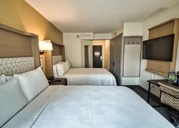 Holiday Inn Toronto Downtown Centre by IHG hotel thumbnail 4
