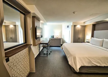 Holiday Inn Toronto Downtown Centre by IHG hotel thumbnail 5