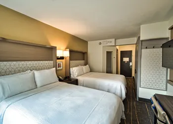 Holiday Inn Toronto Downtown Centre by IHG hotel thumbnail 6