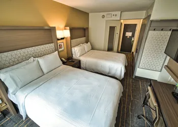 Holiday Inn Toronto Downtown Centre by IHG hotel thumbnail 7