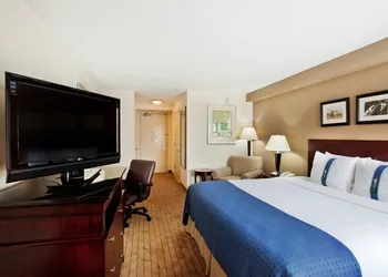 Holiday Inn Atlanta-Gas South Arena Area by IHG hotel thumbnail 8