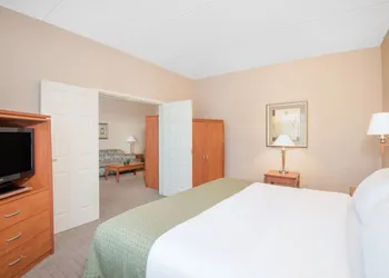 Holiday Inn & Suites Goodyear - West Phoenix Area by IHG hotel thumbnail 5