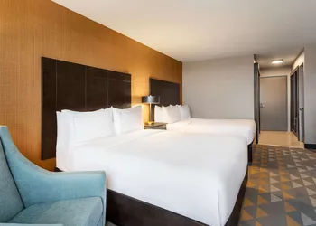 DoubleTree by Hilton Pointe Claire Montreal Airport West hotel thumbnail 7