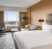 DoubleTree by Hilton Pointe Claire Montreal Airport West hotel detail image 5