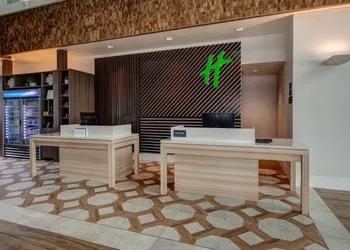 Holiday Inn Va Beach-Oceanside (21st St) by IHG hotel thumbnail 3