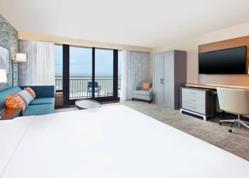 Holiday Inn Va Beach-Oceanside (21st St) by IHG hotel thumbnail 6