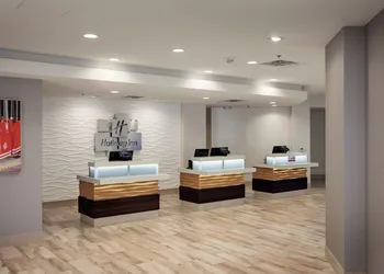Holiday Inn Austin -Town Lake by IHG hotel thumbnail 2