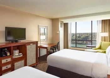 Holiday Inn Austin -Town Lake by IHG hotel thumbnail 5
