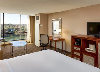 Holiday Inn Austin -Town Lake by IHG hotel thumbnail 8