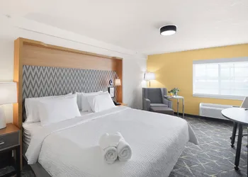 Holiday Inn Redding by IHG hotel thumbnail 2
