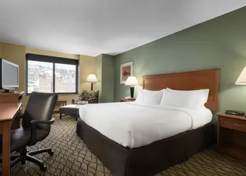 Holiday Inn & Suites Duluth Downtown by IHG hotel thumbnail 2
