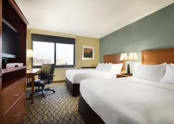 Holiday Inn & Suites Duluth Downtown by IHG hotel thumbnail 4