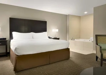 Holiday Inn & Suites Duluth Downtown by IHG hotel thumbnail 5