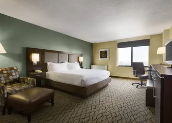 Holiday Inn & Suites Duluth Downtown by IHG hotel thumbnail 6