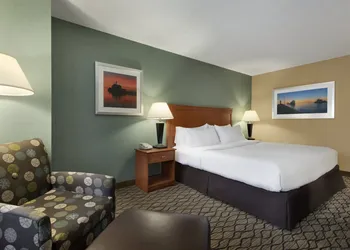 Holiday Inn & Suites Duluth Downtown by IHG hotel thumbnail 7