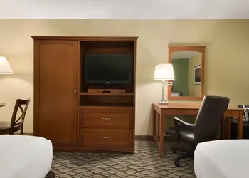 Holiday Inn & Suites Duluth Downtown by IHG hotel thumbnail 8