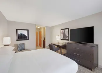 DoubleTree by Hilton Richmond Airport hotel thumbnail 8