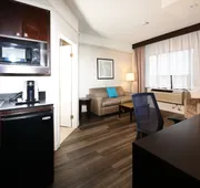Holiday Inn & Suites Windsor Ambassador Bridge by IHG hotel detail image 5