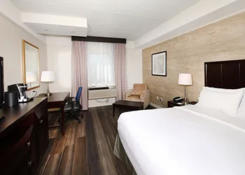 Holiday Inn & Suites Windsor Ambassador Bridge by IHG hotel thumbnail 6