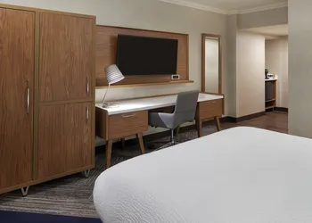Four Points by Sheraton Windsor Downtown hotel thumbnail 6
