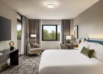 Crowne Plaza Edison by IHG hotel thumbnail 4