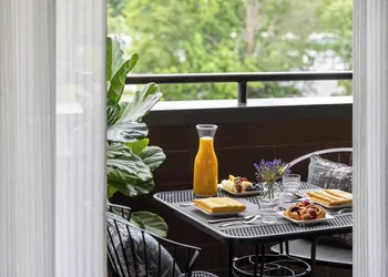Crowne Plaza Edison by IHG hotel thumbnail 5