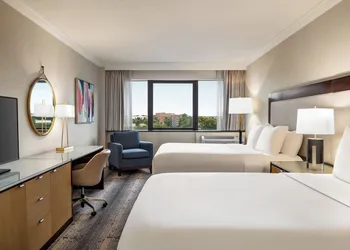 Crowne Plaza Edison by IHG hotel thumbnail 6