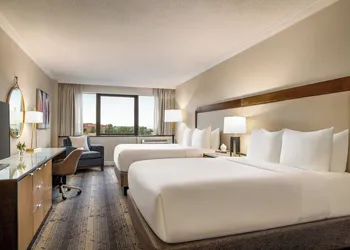 Crowne Plaza Edison by IHG hotel thumbnail 8