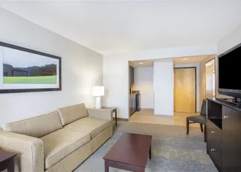 Holiday Inn & Suites Parsippany Fairfield by IHG hotel thumbnail 5