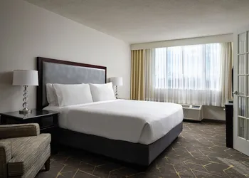 Holiday Inn & Suites Marlborough by IHG hotel thumbnail 3