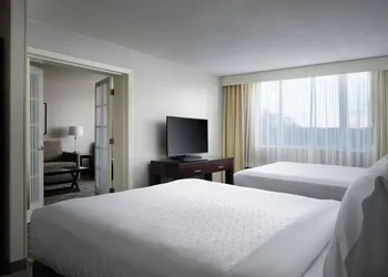 Holiday Inn & Suites Marlborough by IHG hotel thumbnail 5